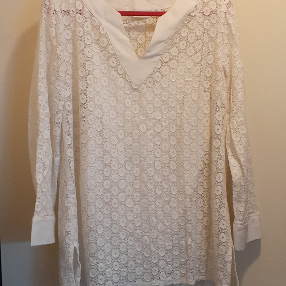 Beautiful Laser cut top - Picture 1 of 3